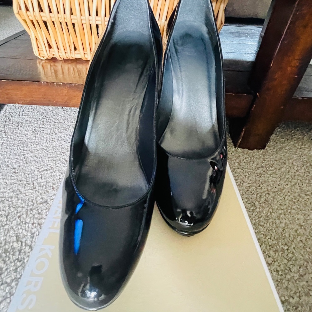 Michael Kors 8.5 black patent leather heels